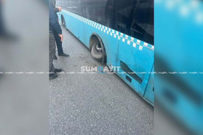 Sumqayıtda avtobus sərnişin sıxlığına dözməyib