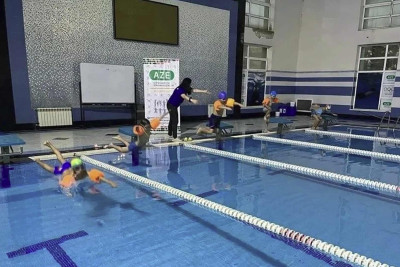 Sumqayıt məktəbliləri arasında üzgüçülük yarışı olub