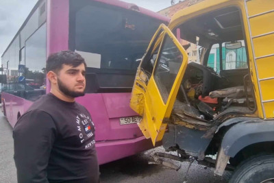 Sərnişinlə dolu marşrut avtobusu qəzaya düşüb