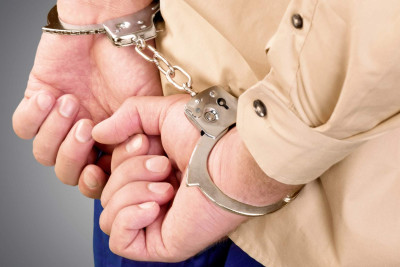 Keçmiş məhkum sürücünün əlindən pulunu alıb