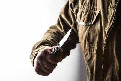 15-ci məhəllədə kişi tanışını bıçaqlayıb