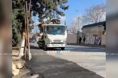 Qəsəbə sakinləri çala-çuxurlu yollardan təngə gəliblər
