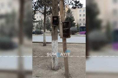 47-ci məhəllədə elektrik lövhələri qapaqsızdır