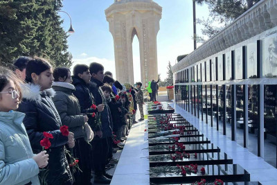 Şagirdlər 20 Yanvar faciəsi qurbanlarının xatirəsini anıblar