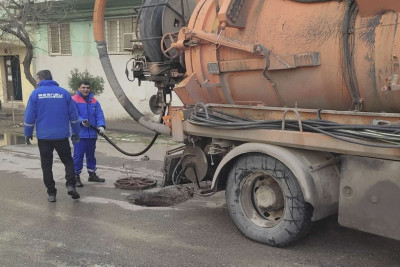Sumqayıt Sukanal İdarəsi kanalizasiya quyularını təmizləyib