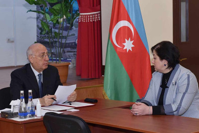 İcra başçısı Zakir Fərəcov sakinləri fərdi şəkildə qəbul edib