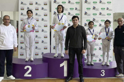 Qılıncoynatma üzrə balaca idmançılarımız medallar qazanıblar