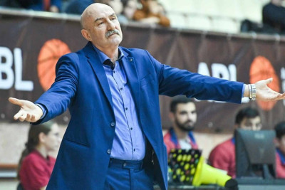 Məşqçi basketbolçularımızın oyununu bəyənmir