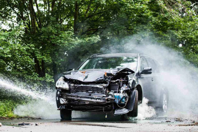 “Opel” markalı maşının hissələri yanıb