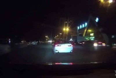 Yol polisi dəm qazından boğulan qadını xilas edib