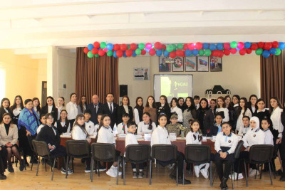 Sumqayıtda tələbələr şagirdlərə Xocalı faciəsindən danışıblar