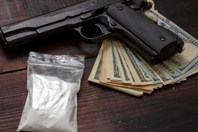 Sumqayıtda keçmiş məhkumdan silah və narkotik götürülüb