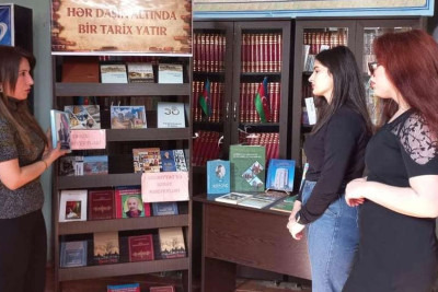 Kitabxanada Naxçıvanın 100 illiyinə həsr olunan məlumat saatı keçirilib