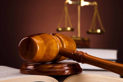 Hədə-qorxu, dələduzluq və xuliqanlıq edən jurnalistin məhkəməsi bitir