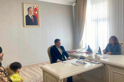 Deputat Hicran Hüseynova seçiciləri narahat edən məsələləri dinləyib