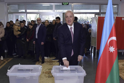 Şəhər rəhbəri Zakir Fərəcov səs verib