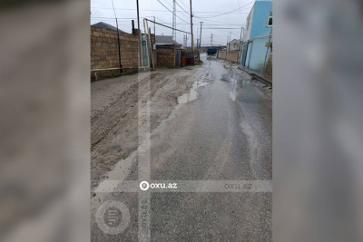 Bu küçənin sakinləri yolların asfaltsız və qaranlıq olmasından şikayətlənirlər