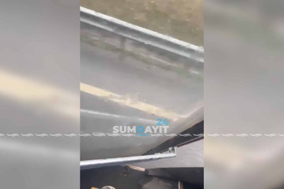 Sumqayıt avtobusundan incilər: sərnişin qapını əli ilə saxlamalı olub