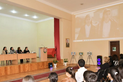 Məktəblilərə erkən nikahın fəsadları izah edilib