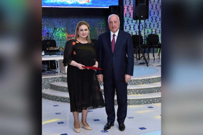 Zakir Fərəcov bir qrup xanım tibb işçisini təltif edib