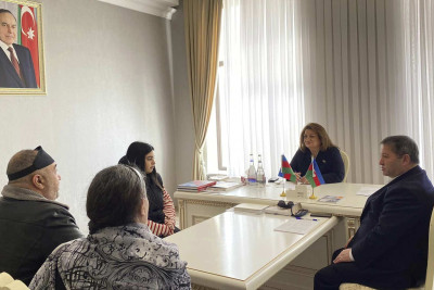 Millət vəkili Hicran Hüseynova seçicilərin müraciətlərini dinləyib