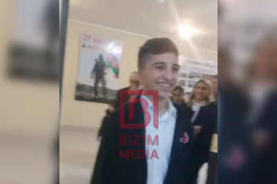 Cərəyan vuran yeniyetmənin məktəbdə qarşılanma anı – VİDEO