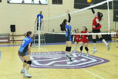 Voleybolçularımız finalın bir addımlığında uduzublar