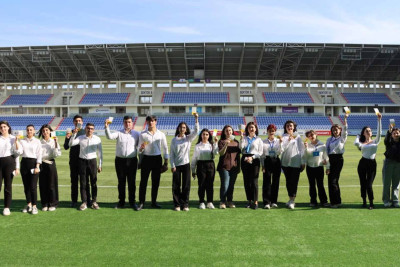 Könüllülər Mehdi Hüseynzadə adına stadionla tanış olublar