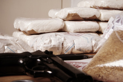 Şəhər sakinində narkotik və tapança tapılıb