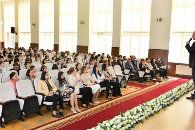 Tanınmış biznes məsləhətçisi Fəxri Ağayev tələbələrə öz tövsiyələrini verib