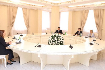 Nazir müavini sakinləri dinləyib