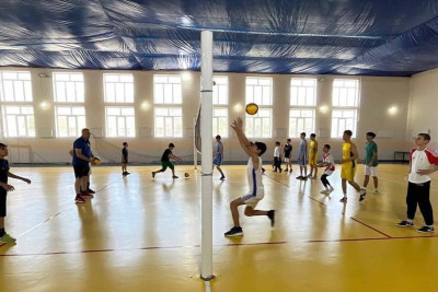 Yeniyetmə oğlanlar voleybol üzrə ustad dərslərində iştirak ediblər