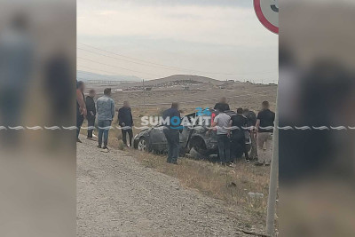 Sumqayıt yolunda nasaz avtomobil qəzaya düşüb