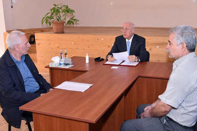 Şəhər rəhbəri sakinlərin müraciətlərini dinləyib