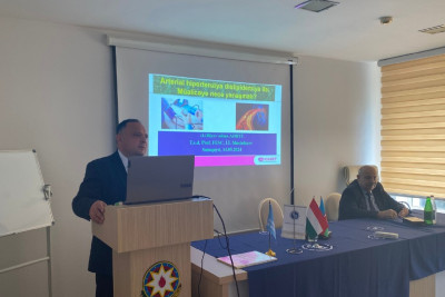 Professor İsax Mustafayev həkimlərlə öz təcrübəsi ilə bölüşüb