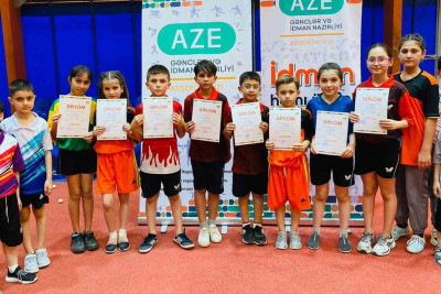 Yeniyetmə tennisçilər diplom uğrunda yarışıblar