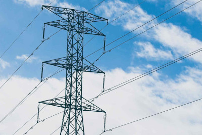 Elektrikin təminatına məhdudiyyətlər tətbiq edilməyən istehlakçıların siyahısı müəyyənləşib