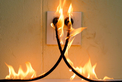 Yarımstansiyanın ətrafında kabel yanıb