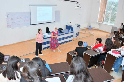 SABAH.Academy-nin təşkilatçılığı ilə SDU tələbələrinə dərs keçirilib
