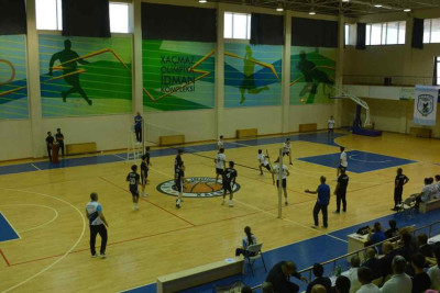 Yeniyetmə voleybolçular regional çempionatda mübarizə aparırlar