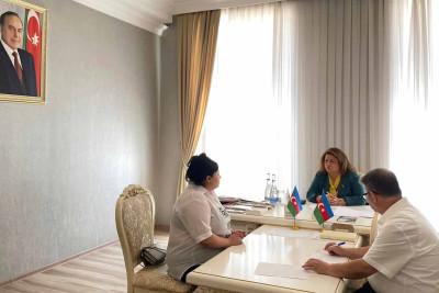 Millət vəkili Hicran Hüseynova seçicilərin müraciət və təkliflərini dinləyib