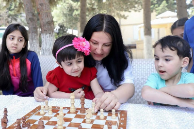 Zeynəb Məmmədyarova uşaq evinə baş çəkib