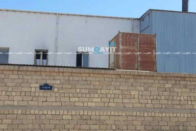 Kişi özünü Şüşə zavodunda asıb