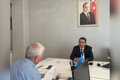 Deputat Müşfiq Məmmədli vətəndaşları dinləyib