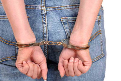 Dələduzluqda şübhəli qadın tutulub