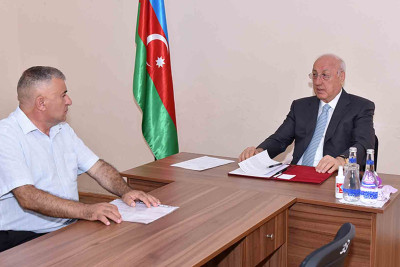 Şəhər rəhbəri sakinləri qəbul edib