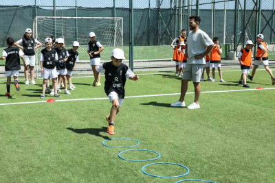 Futbol düşərgəsinin iştirakçılarına hədiyyələr verilib