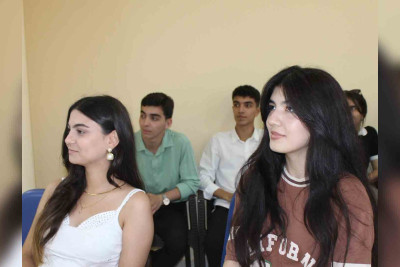 Sumqayıt Gənclər Evində kitab müzakirəsi aparılıb
