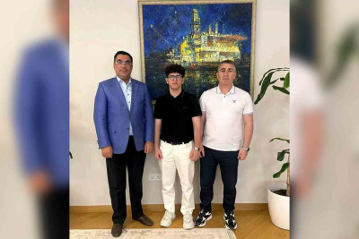 BANM-in rektoru ən yüksək bal toplayan Rüfəti qəbul edib