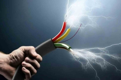 Evdə iş görərkən kişini elektrik cərəyanı vuraraq öldürüb